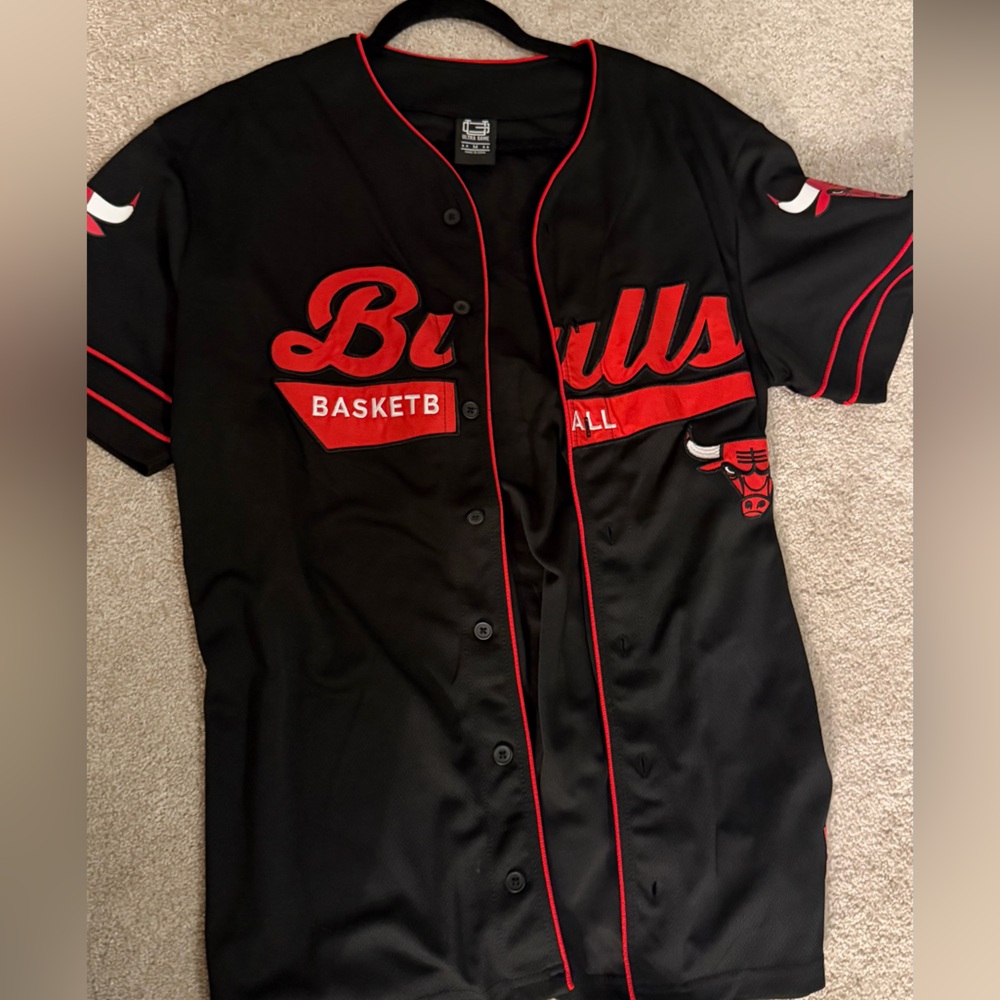Women Chicago Bull Black and Red Button-Up Jersey